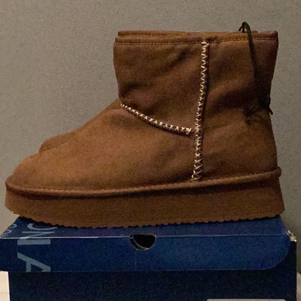 Arizona Runyon Cognac Boots